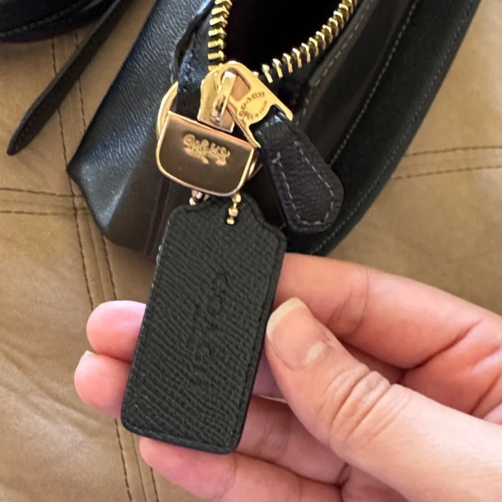 Vintage Coach Black Leather Crossbody with Gold-Tone Hardware - Picture 3 of 4